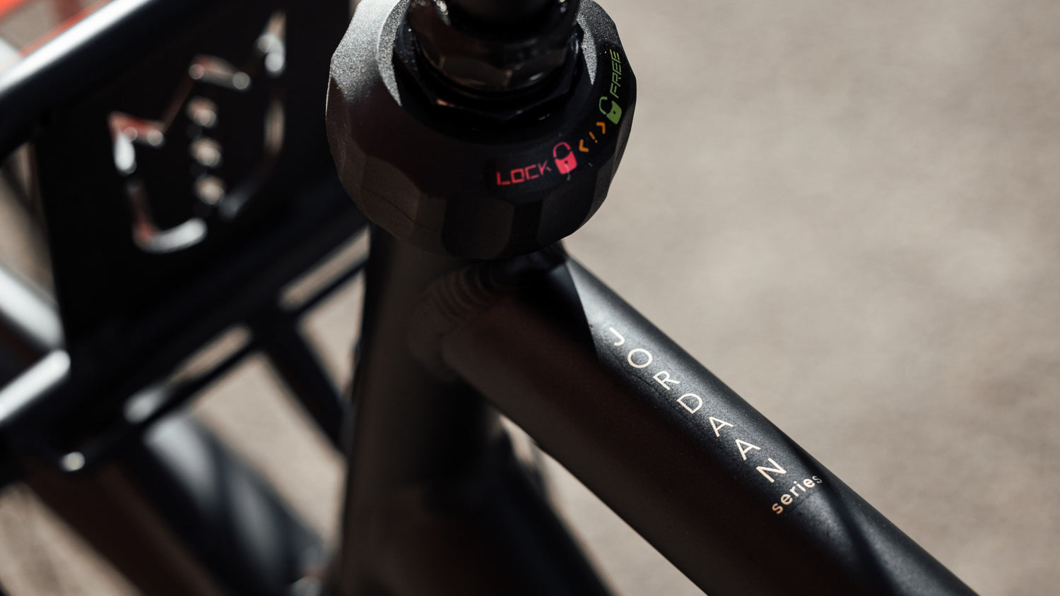 Jordaan step over series handlebar lock Jordaan step over series handlebar lock