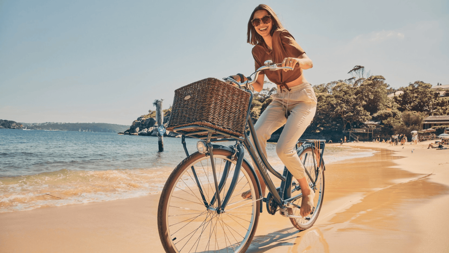 Woman on the beach on Jordaan Womens Bike
